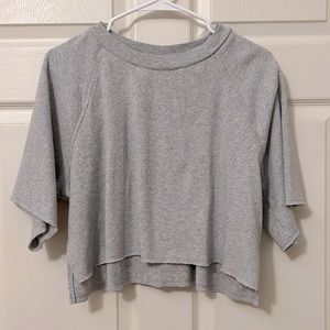 Cropped grey shirt